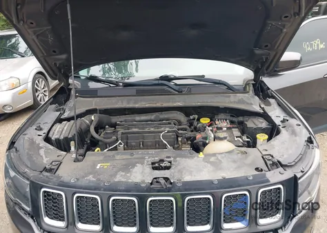 2018 Jeep Compass Latitude 4X4 из США, поврежденный, VIN 3C4NJDBBXJT463583